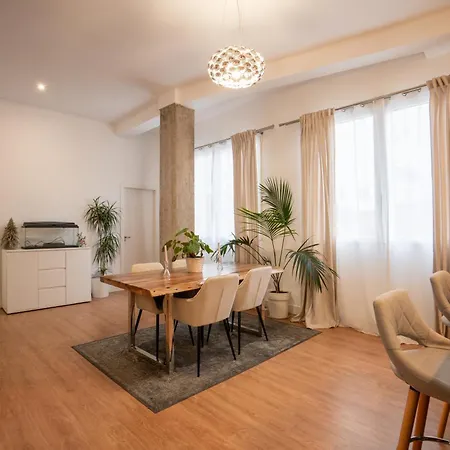 Con Terraza Y Bano Privado Y Comodidades Compartidas